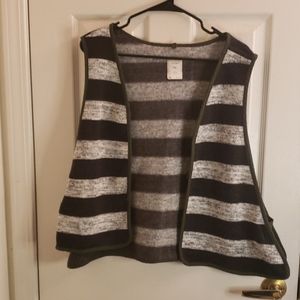 🤯3/$12 Gap Vest Black & White Size M/L